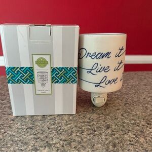 Scentsy mini warmer. “Dream it, Live it, Love it”